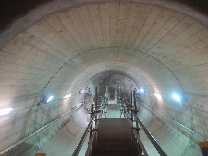 Secondary lining escalator tunnel